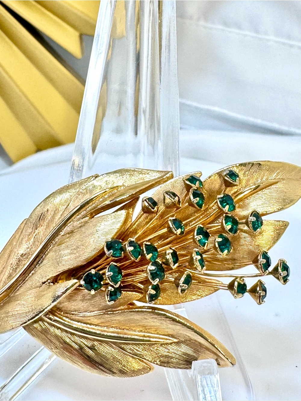 Beautiful Holiday Gold Leaf Brooch with Emerald Green Stones - Vintage